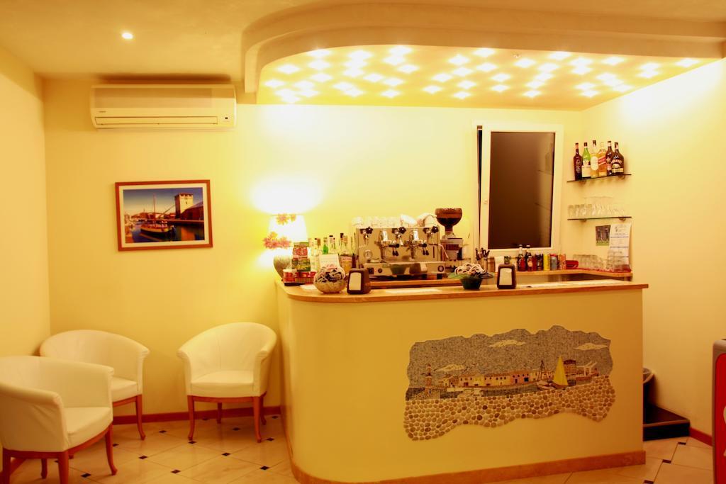 Hotel Monica แชร์เวีย ภายนอก รูปภาพ